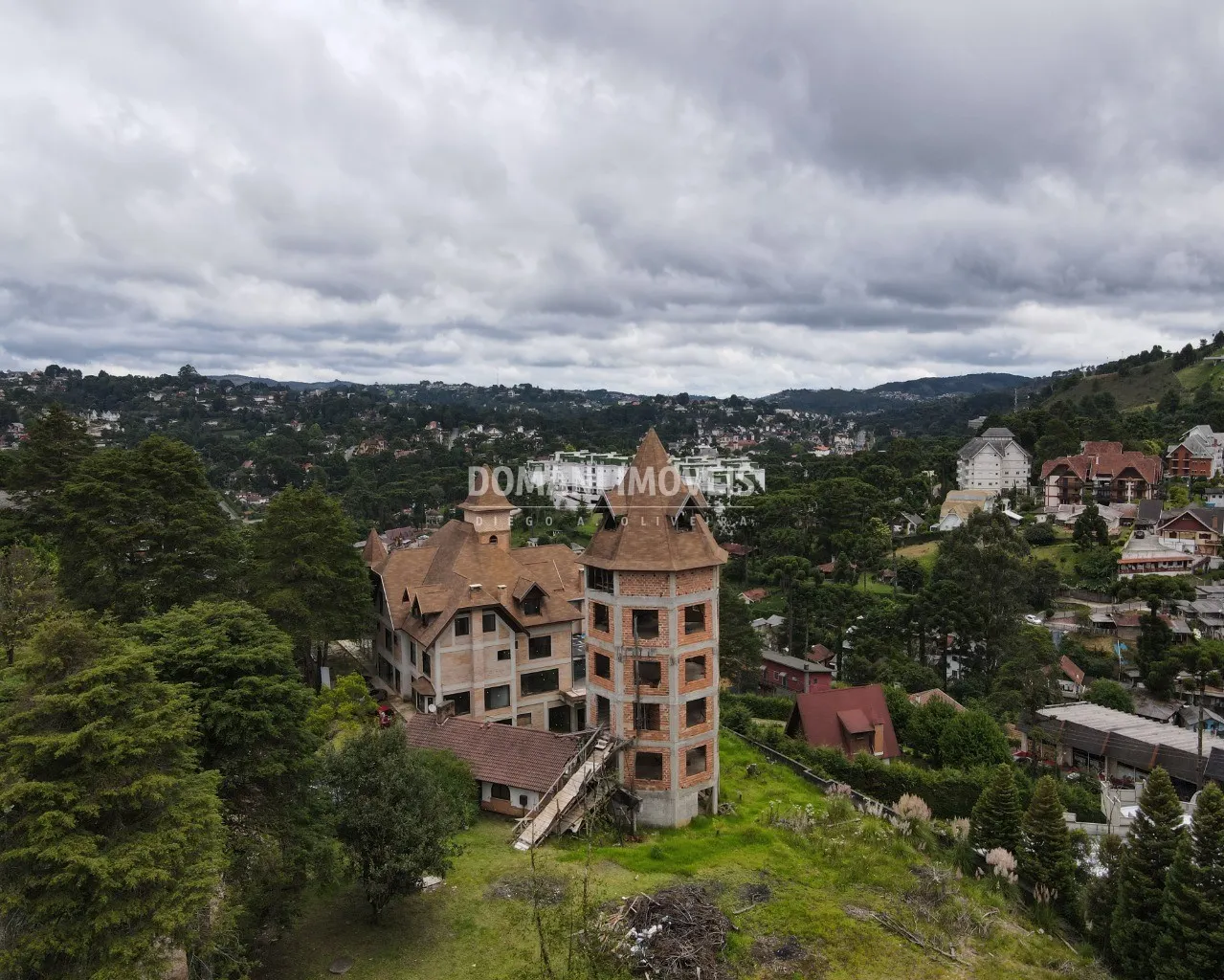 Pousada à venda de 2.380 m² em Campos do Jordão, SP, Brasil