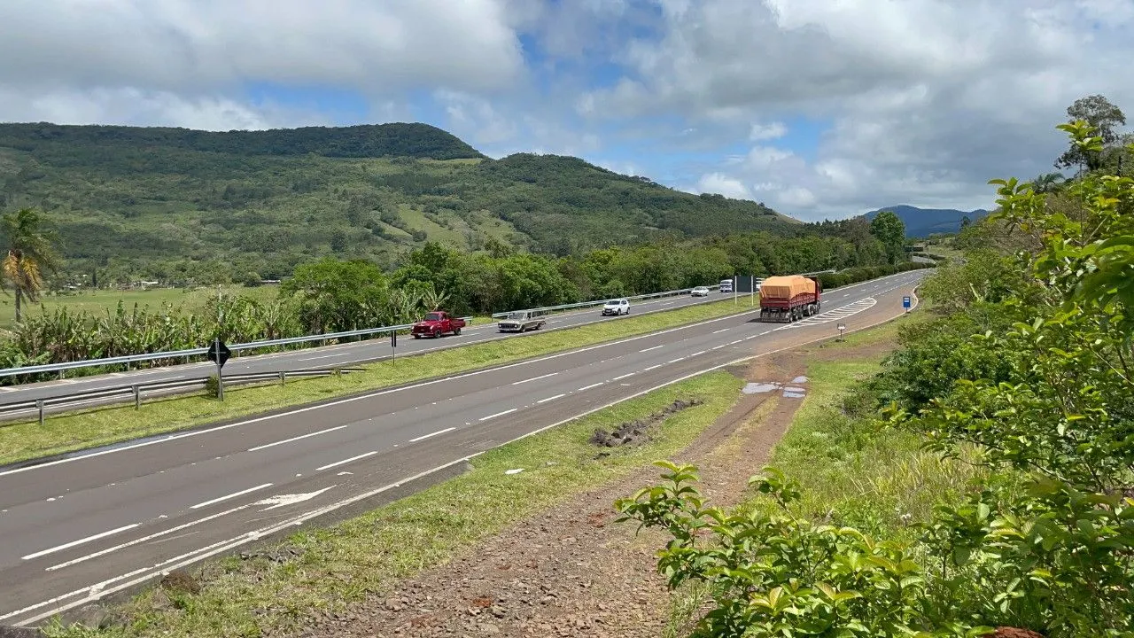 Chácara à venda de 3.300 m² em Maquiné, RS, Brasil