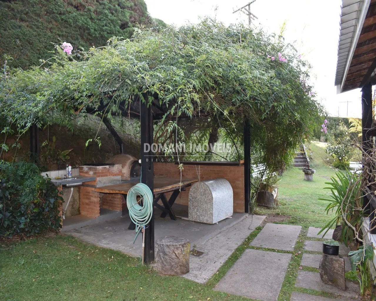 Casa à venda de 2.600 m² em Campos do Jordão, SP, Brasil
