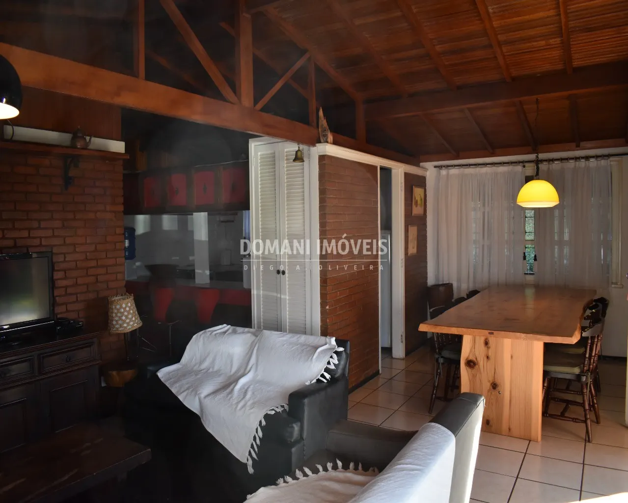 Casa à venda de 2.600 m² em Campos do Jordão, SP, Brasil