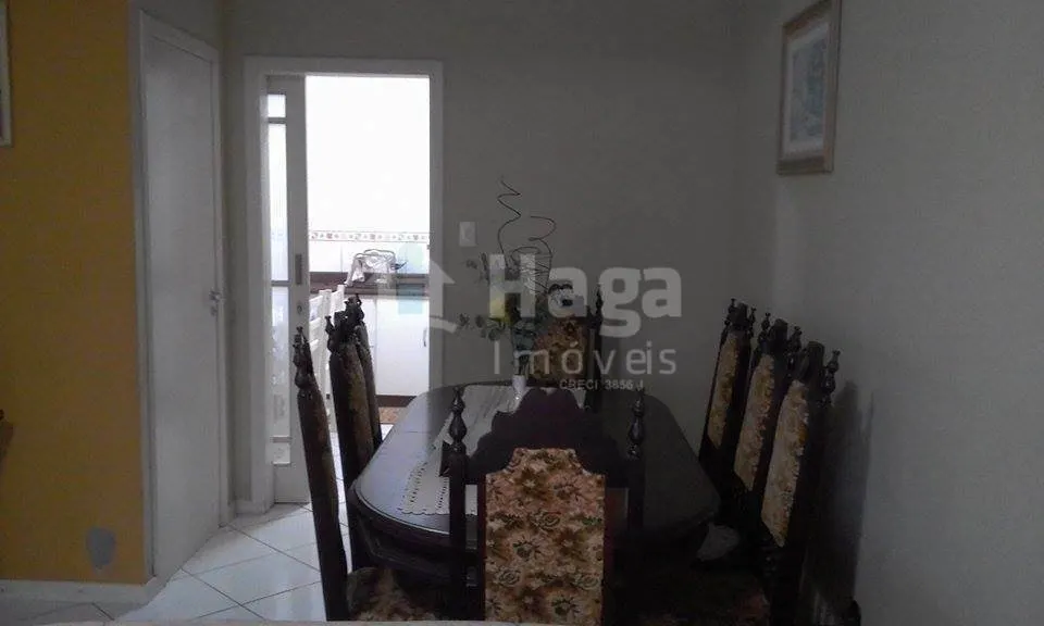 Casa à venda de 360 m² em Brusque, SC, Brasil