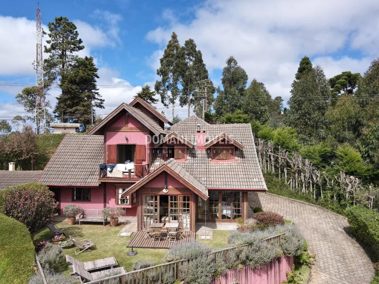 Casa à venda de 1.000 m² em Campos do Jordão, SP, Brasil