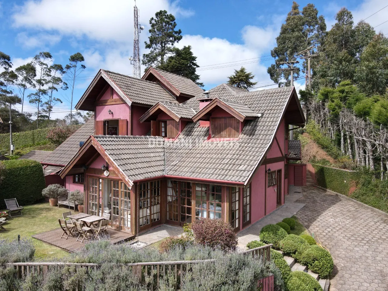 Casa à venda de 1.000 m² em Campos do Jordão, SP, Brasil