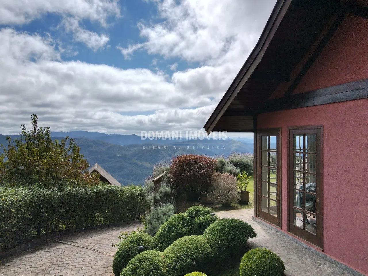Casa à venda de 1.000 m² em Campos do Jordão, SP, Brasil
