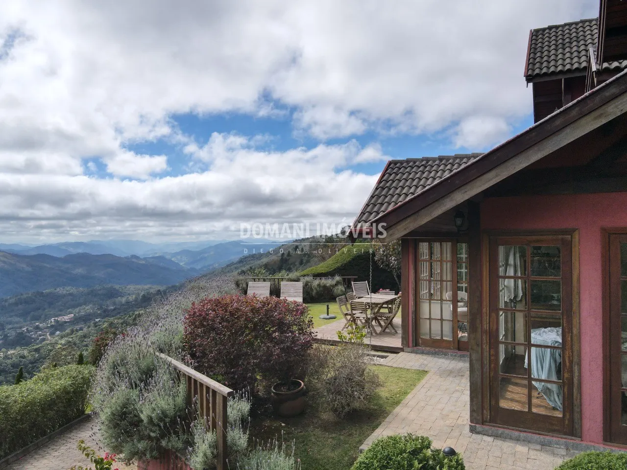 Casa à venda de 1.000 m² em Campos do Jordão, SP, Brasil