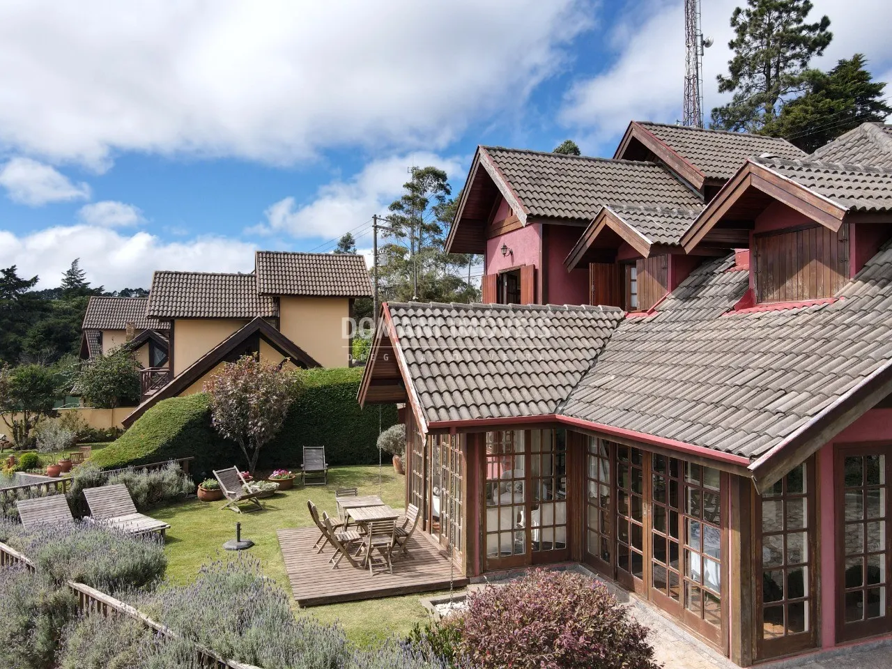 Casa à venda de 1.000 m² em Campos do Jordão, SP, Brasil