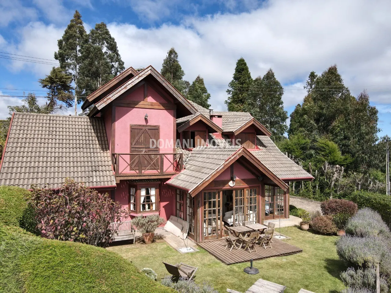 Casa à venda de 1.000 m² em Campos do Jordão, SP, Brasil