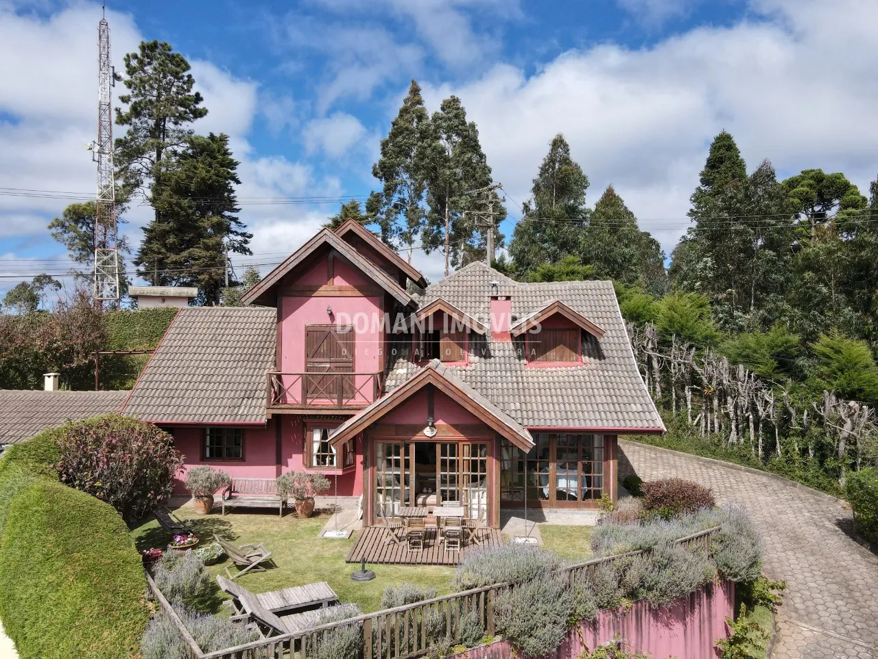 Casa à venda de 1.000 m² em Campos do Jordão, SP, Brasil