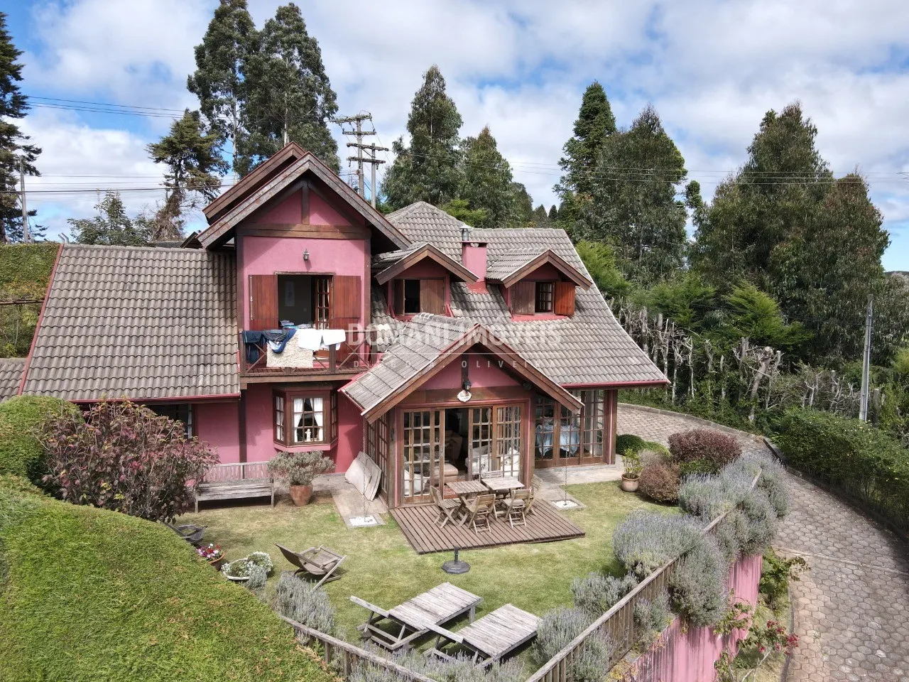 Casa à venda de 1.000 m² em Campos do Jordão, SP, Brasil