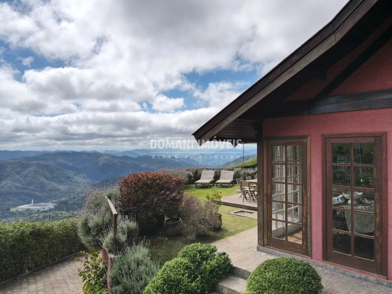 Casa à venda de 1.000 m² em Campos do Jordão, SP, Brasil