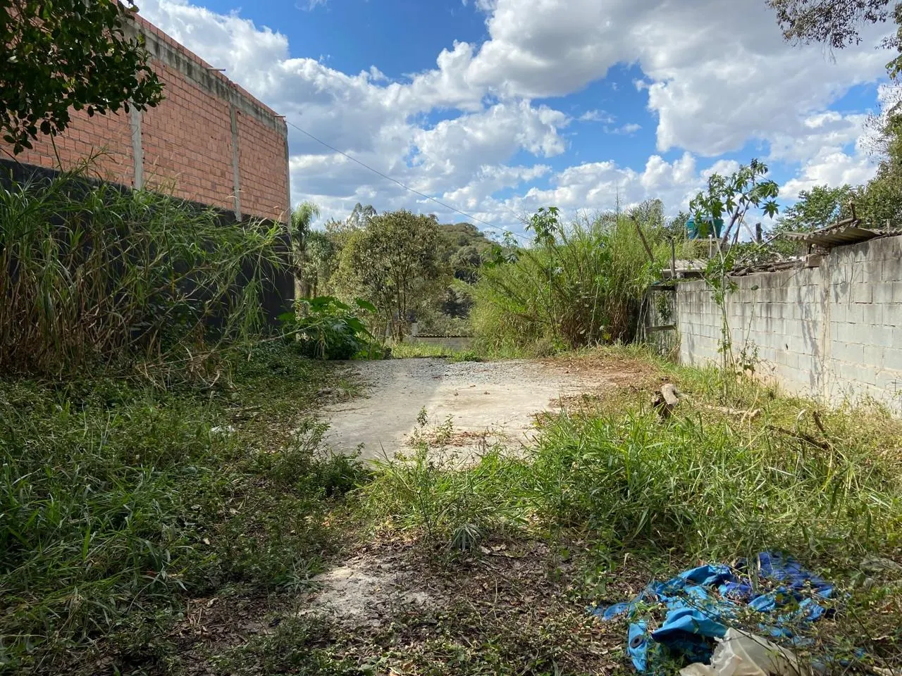 Terreno à venda de 337 m² em Itapevi, SP, Brasil