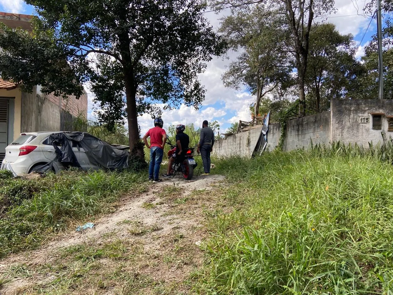 Terreno à venda de 337 m² em Itapevi, SP, Brasil