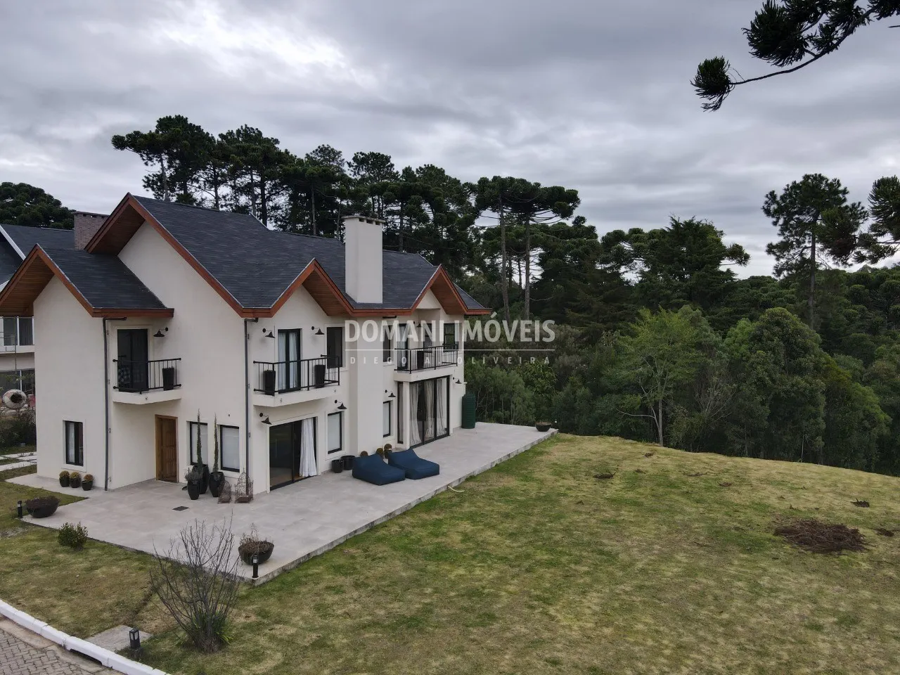 Casa à venda de 1.940 m² em Campos do Jordão, SP, Brasil