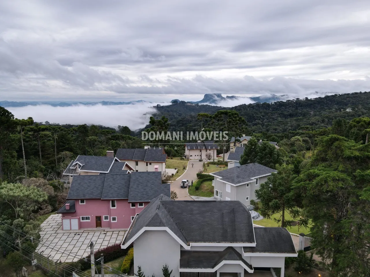 Casa à venda de 1.940 m² em Campos do Jordão, SP, Brasil