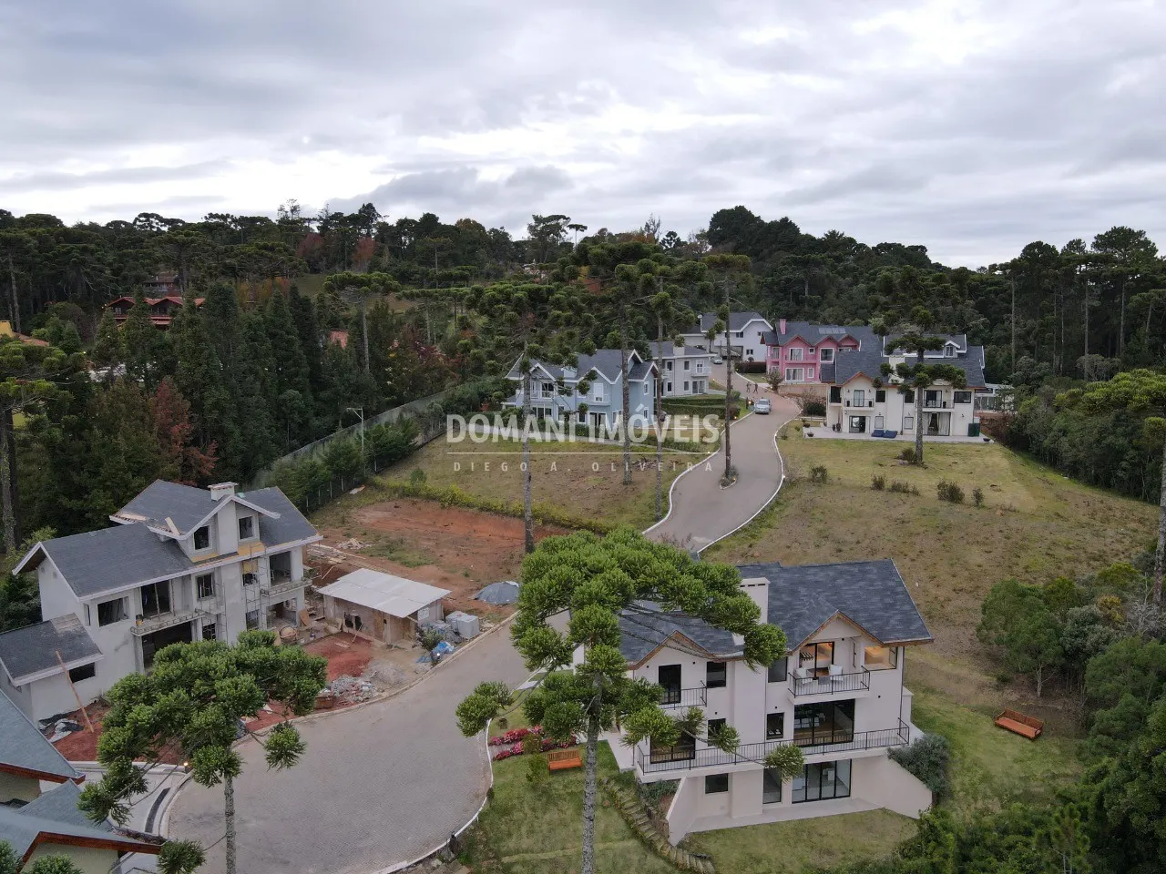 Casa à venda de 1.940 m² em Campos do Jordão, SP, Brasil