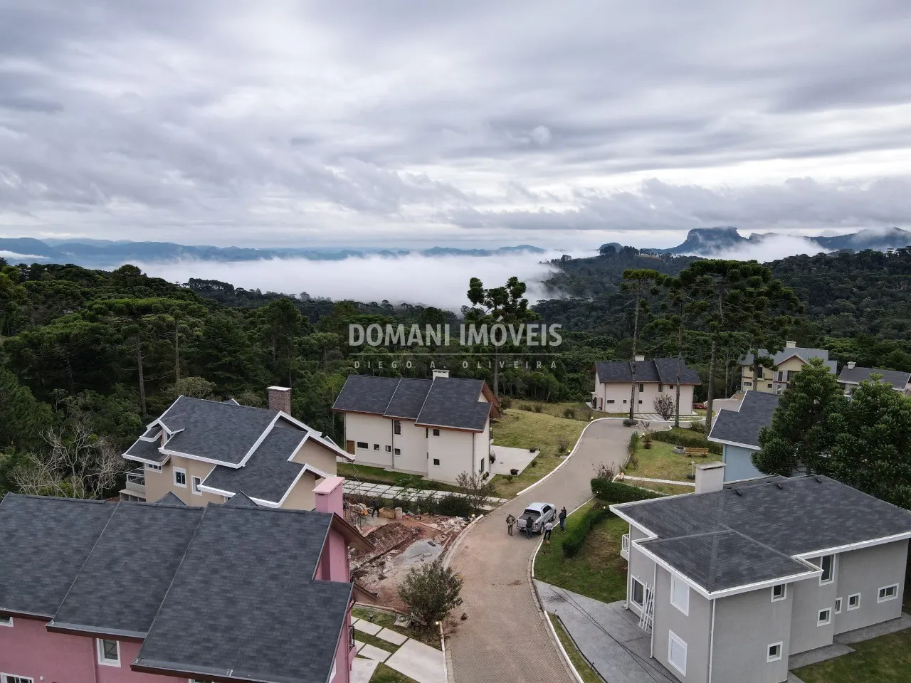 Casa à venda de 1.940 m² em Campos do Jordão, SP, Brasil