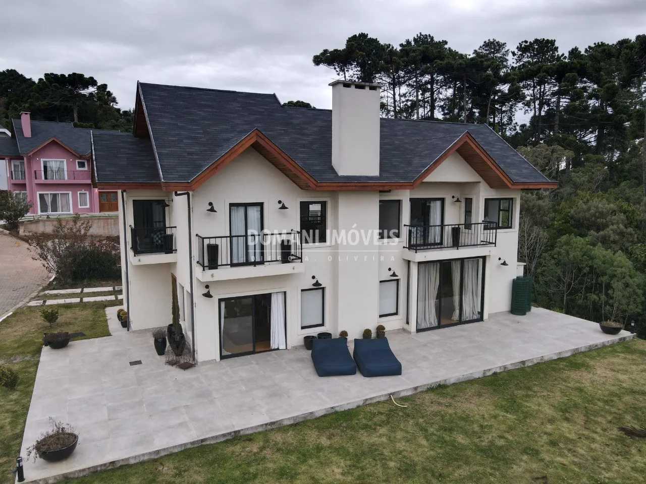 Casa à venda de 1.940 m² em Campos do Jordão, SP, Brasil
