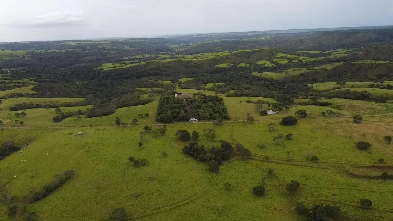 Fazenda à venda de 1.702 ha em Luziânia, GO, Brasil