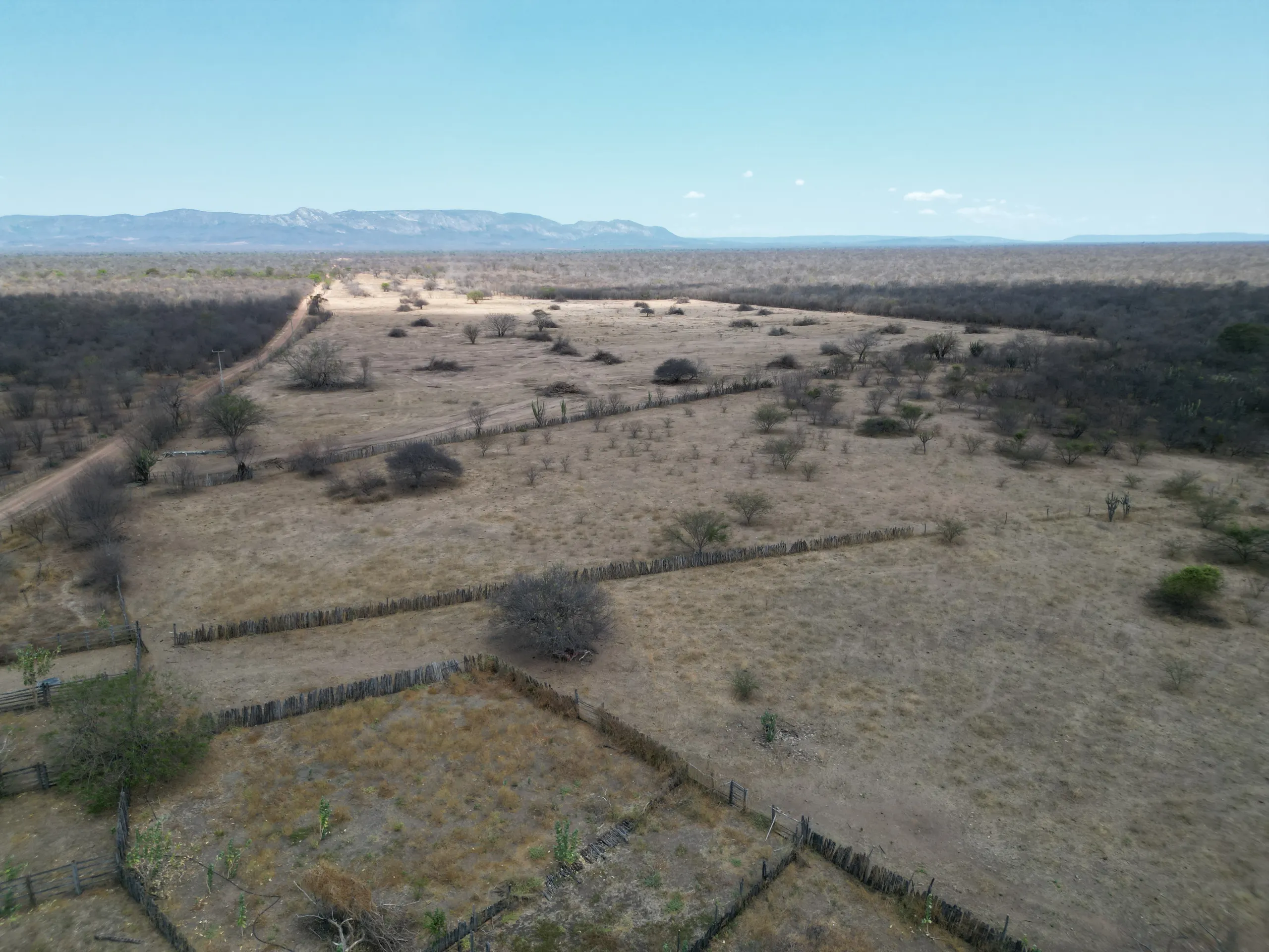 Fazenda à venda de 3.429 ha em Oliveira dos Brejinhos, BA, Brasil