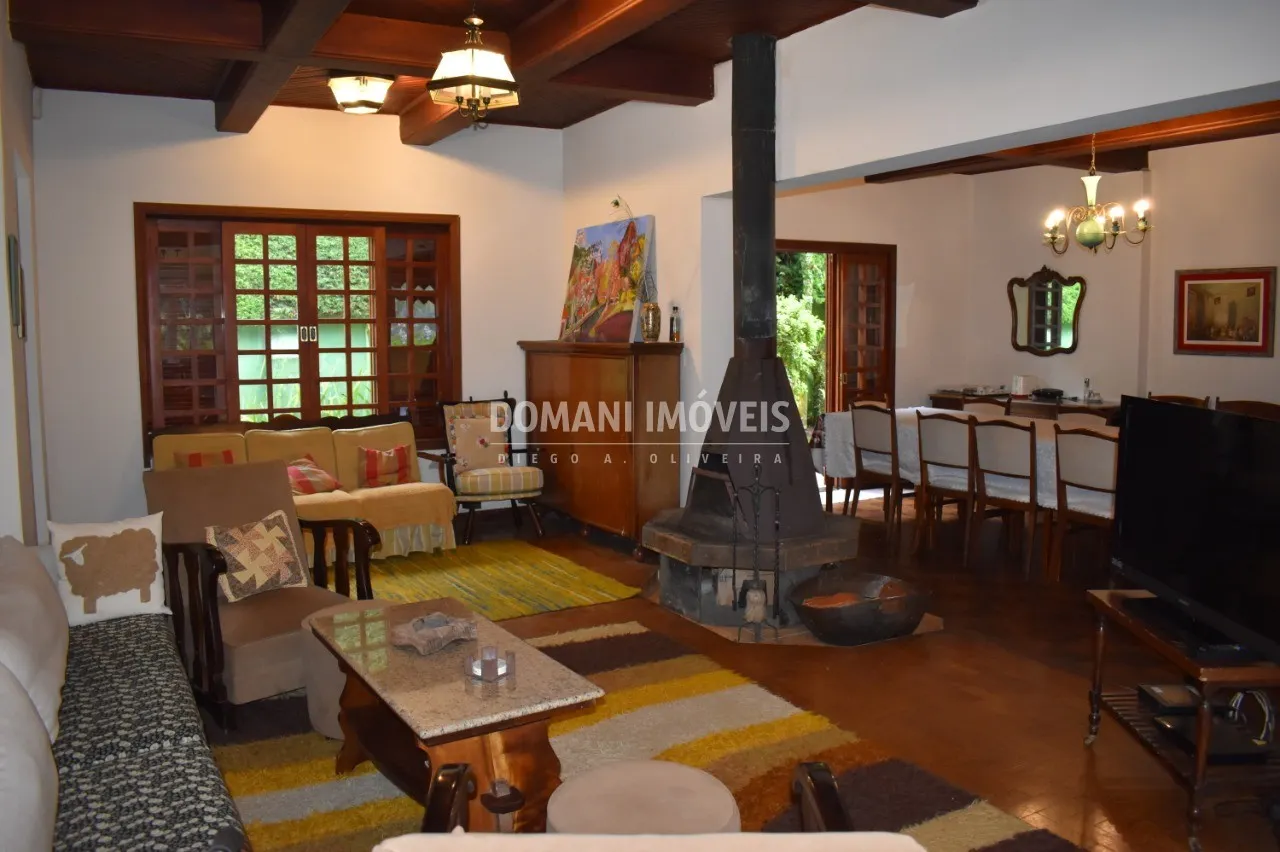 Casa à venda de 2.220 m² em Campos do Jordão, SP, Brasil