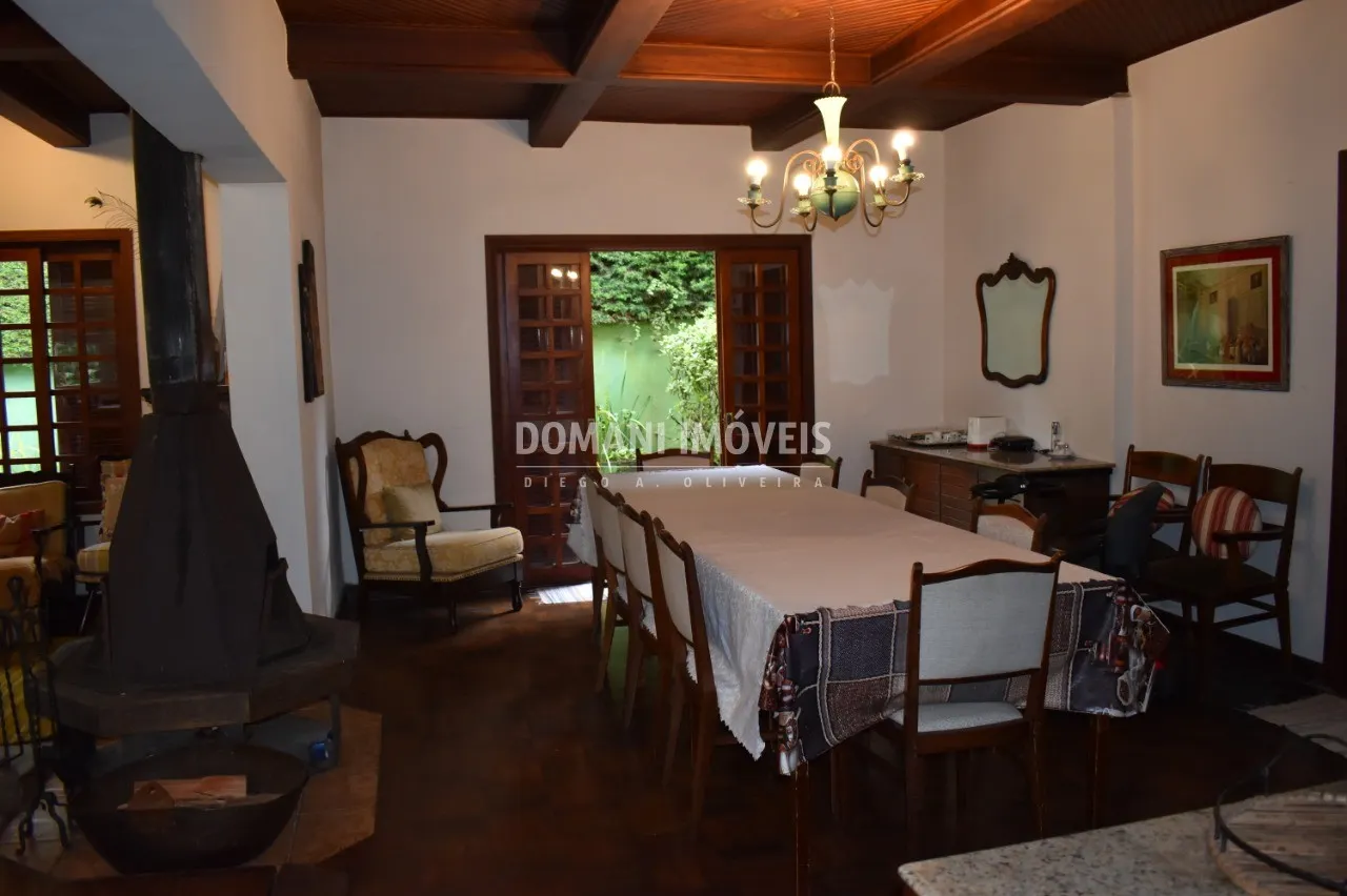 Casa à venda de 2.220 m² em Campos do Jordão, SP, Brasil