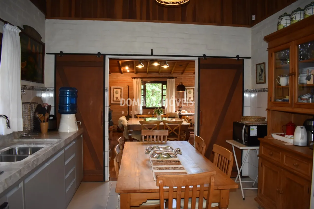 Casa à venda de 1.010 m² em Campos do Jordão, SP, Brasil