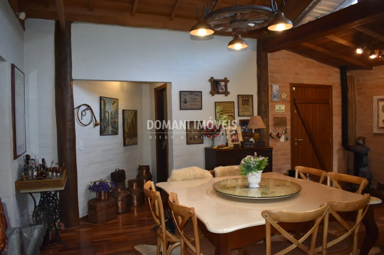 Casa à venda de 1.010 m² em Campos do Jordão, SP, Brasil