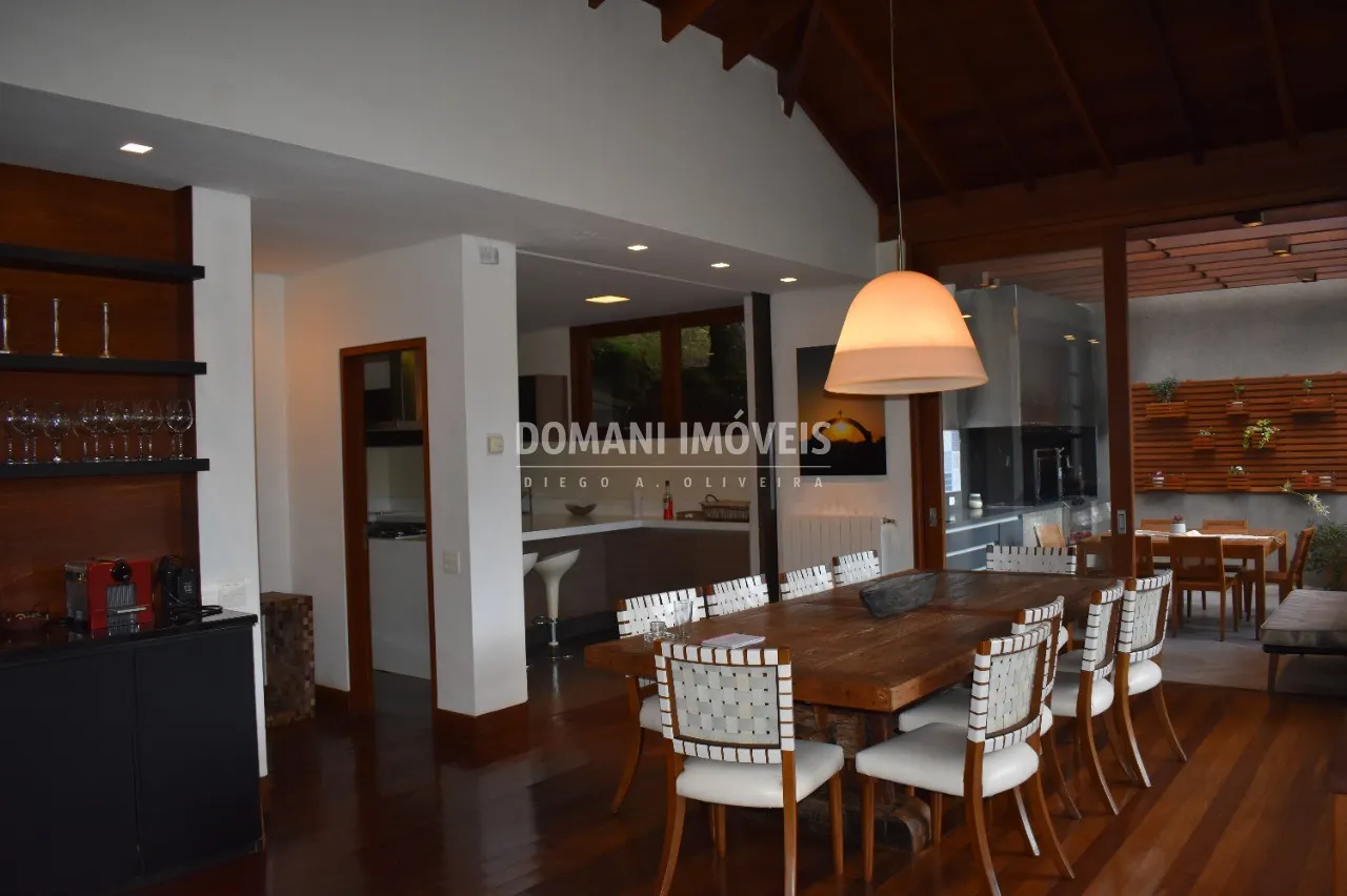 Casa à venda de 1.295 m² em Campos do Jordão, SP, Brasil