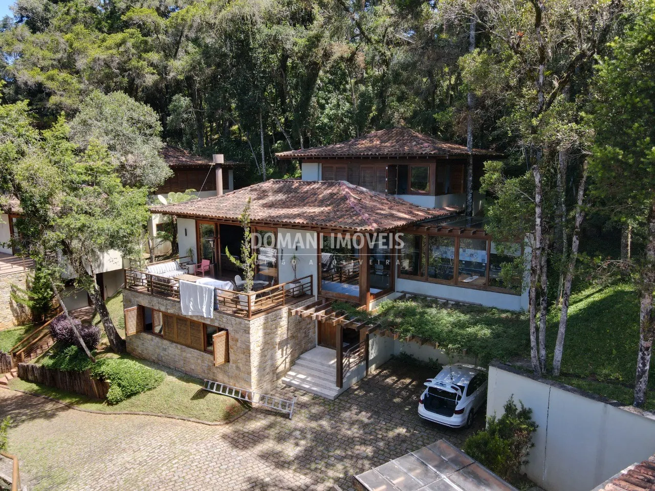Casa à venda de 1.295 m² em Campos do Jordão, SP, Brasil