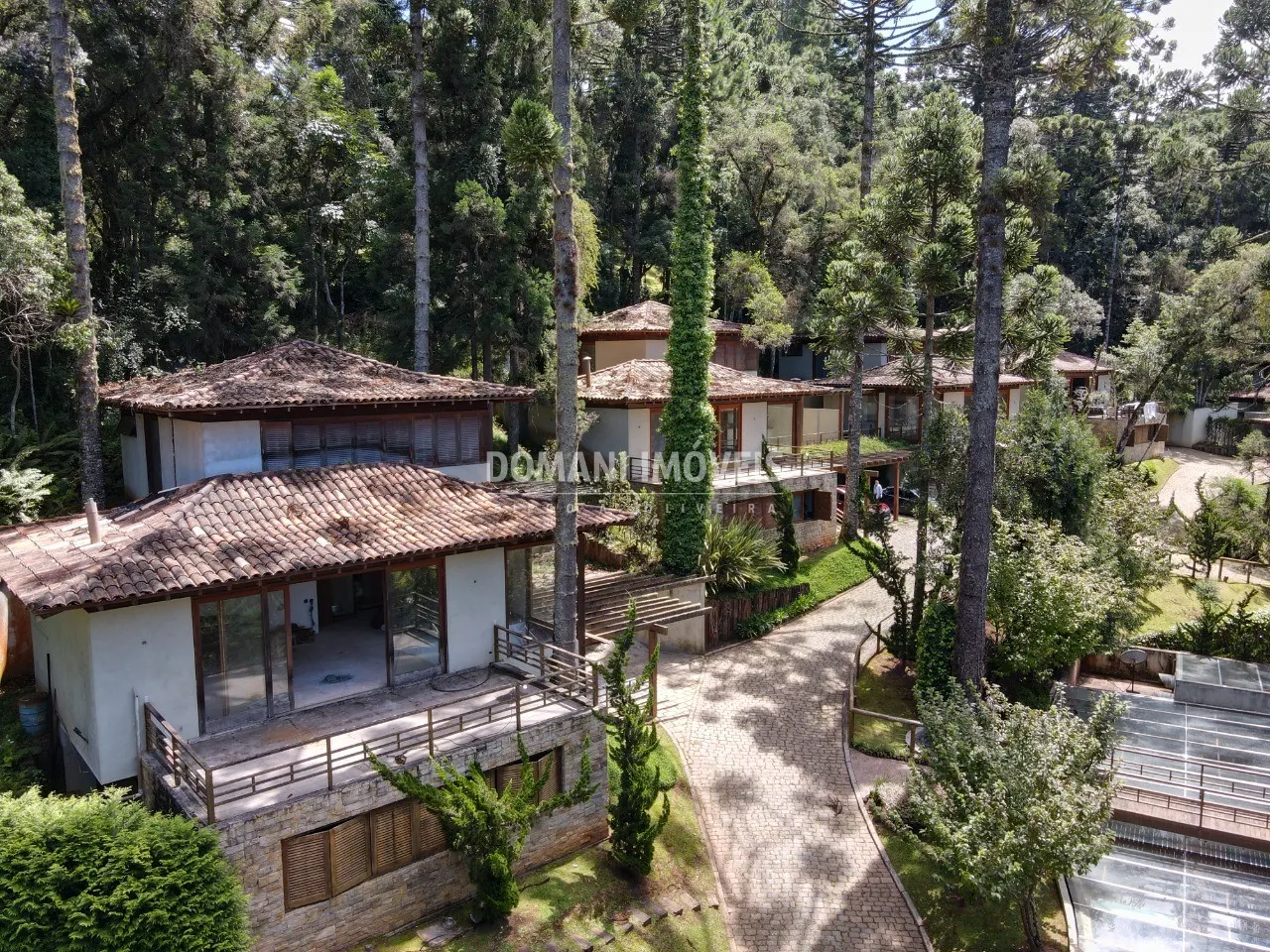 Casa à venda de 1.295 m² em Campos do Jordão, SP, Brasil