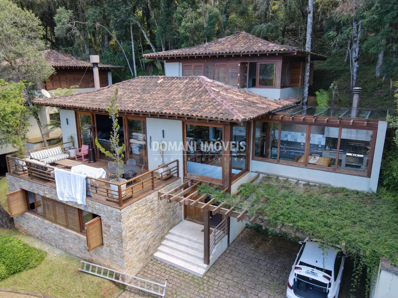 Casa à venda de 1.295 m² em Campos do Jordão, SP, Brasil