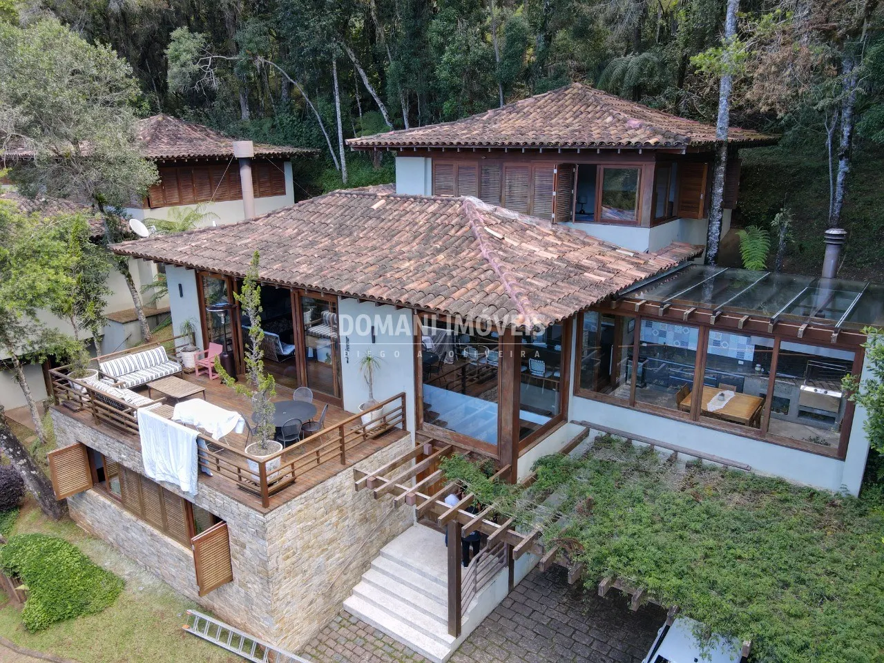 Casa à venda de 1.295 m² em Campos do Jordão, SP, Brasil
