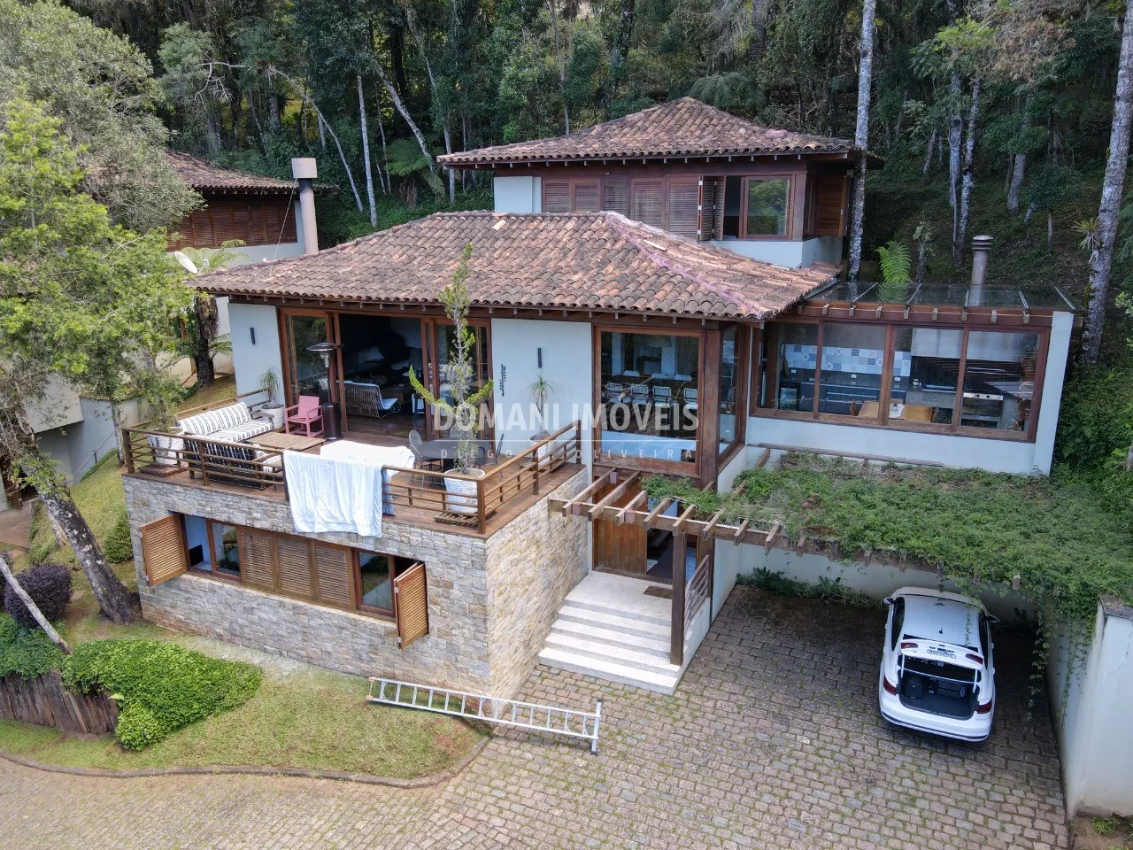 Casa à venda de 1.295 m² em Campos do Jordão, SP, Brasil