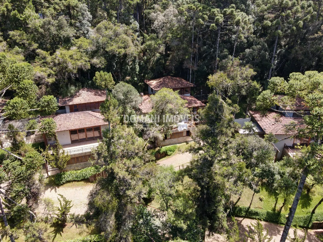 Casa à venda de 1.295 m² em Campos do Jordão, SP, Brasil