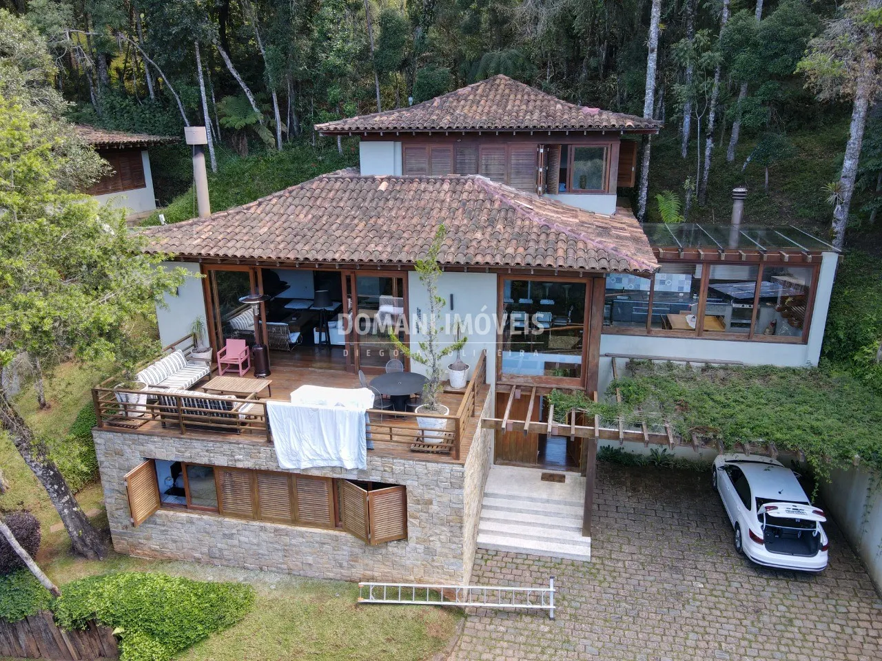 Casa à venda de 1.295 m² em Campos do Jordão, SP, Brasil