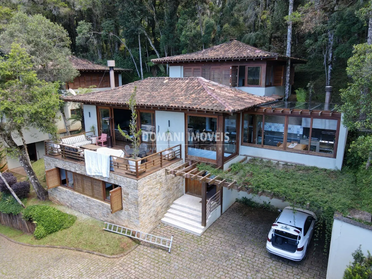 Casa à venda de 1.295 m² em Campos do Jordão, SP, Brasil