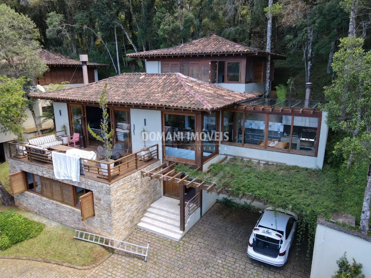 Casa à venda de 1.295 m² em Campos do Jordão, SP, Brasil
