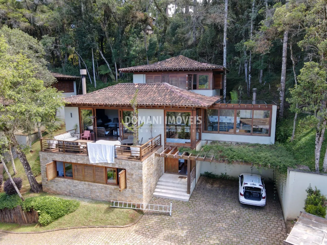 Casa à venda de 1.295 m² em Campos do Jordão, SP, Brasil