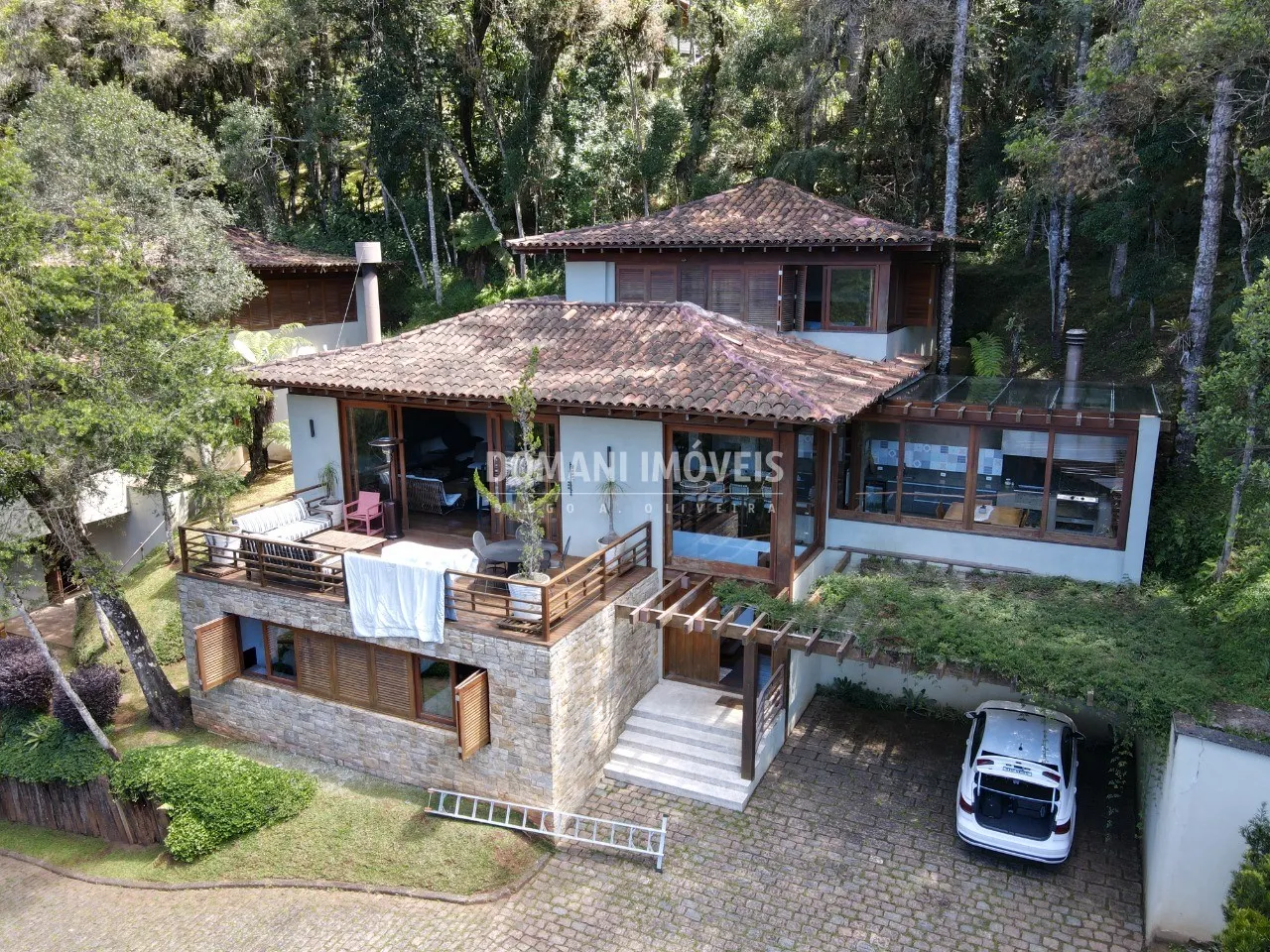 Casa à venda de 1.295 m² em Campos do Jordão, SP, Brasil