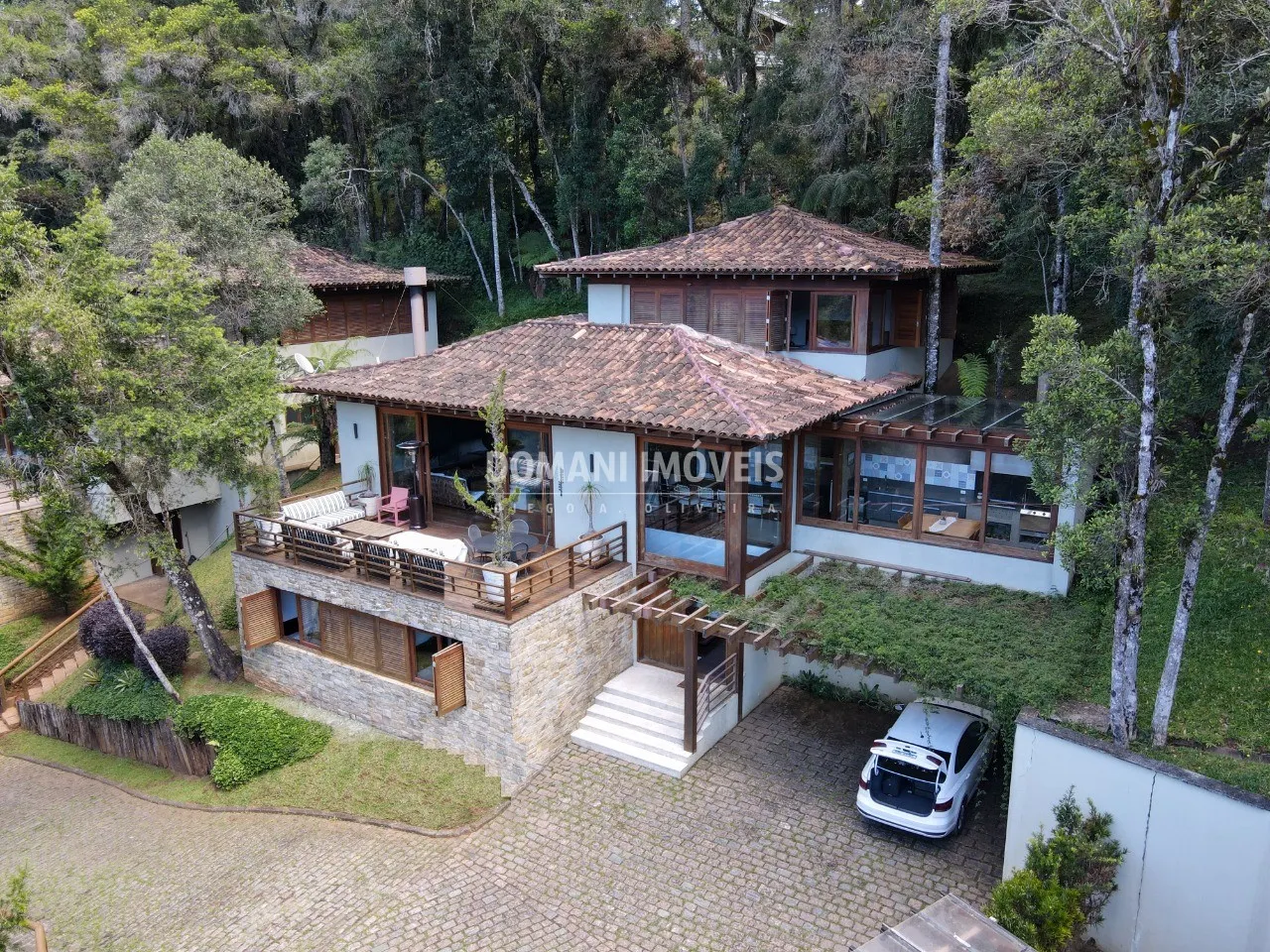 Casa à venda de 1.295 m² em Campos do Jordão, SP, Brasil