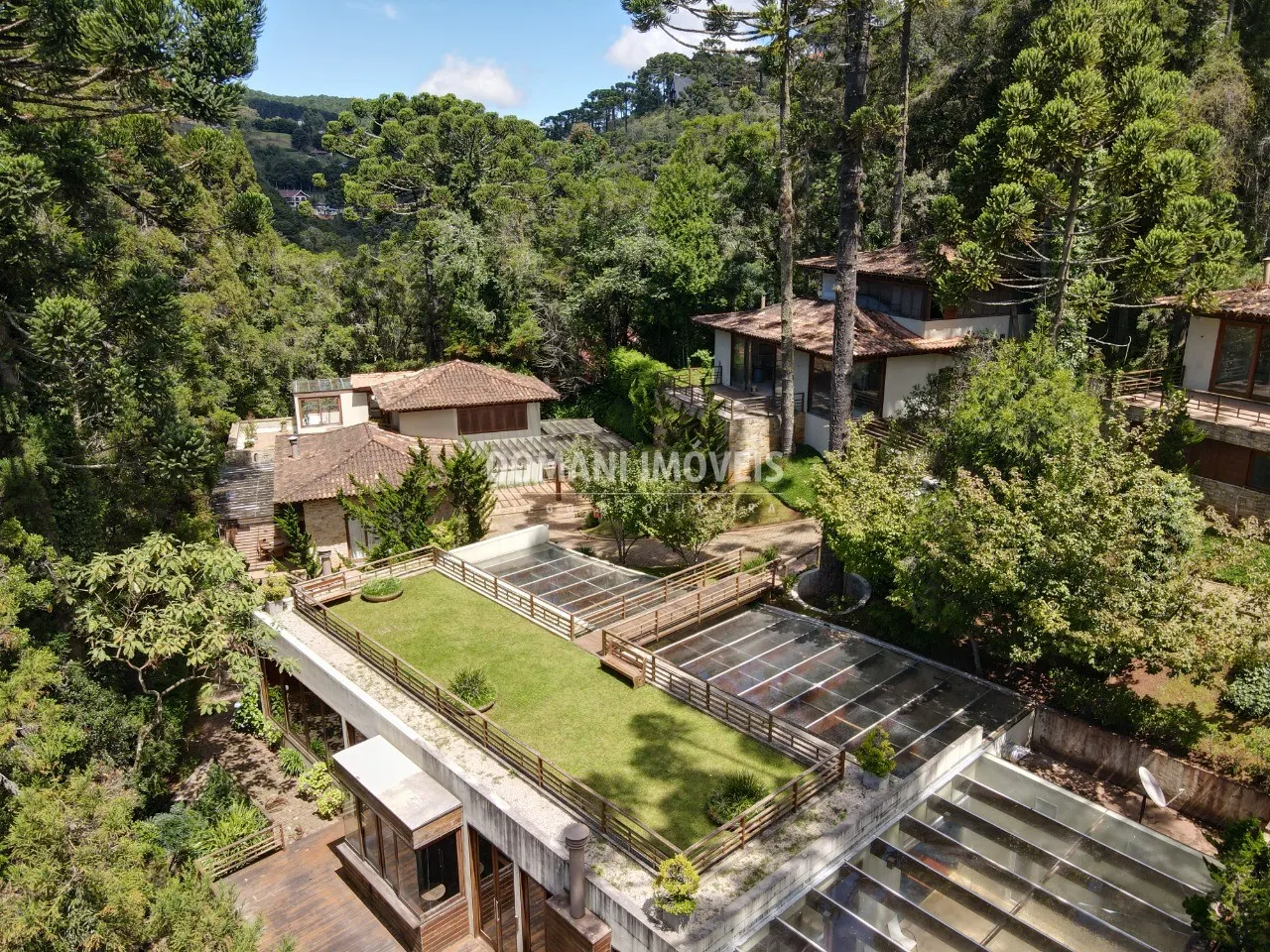 Casa à venda de 1.295 m² em Campos do Jordão, SP, Brasil