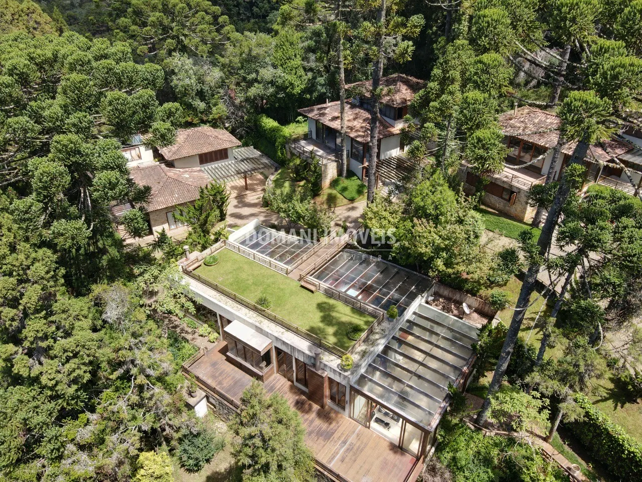 Casa à venda de 1.295 m² em Campos do Jordão, SP, Brasil
