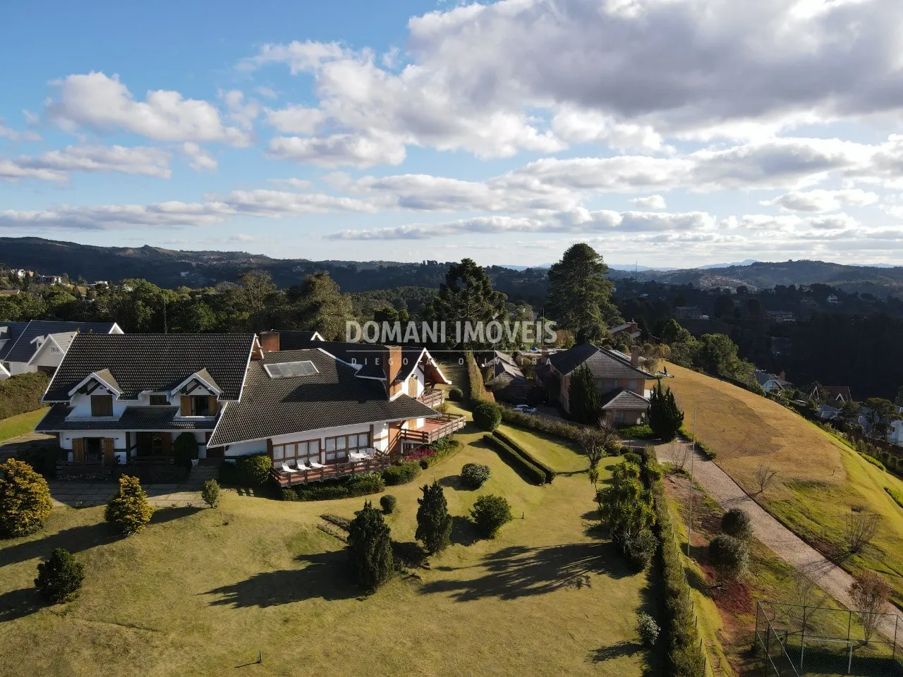 House for sale of 1 acres in Campos do Jordão, SP, Brazil