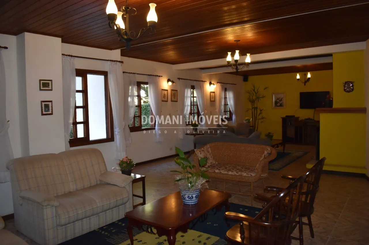 Comercial à venda de 2.560 m² em Campos do Jordão, SP, Brasil