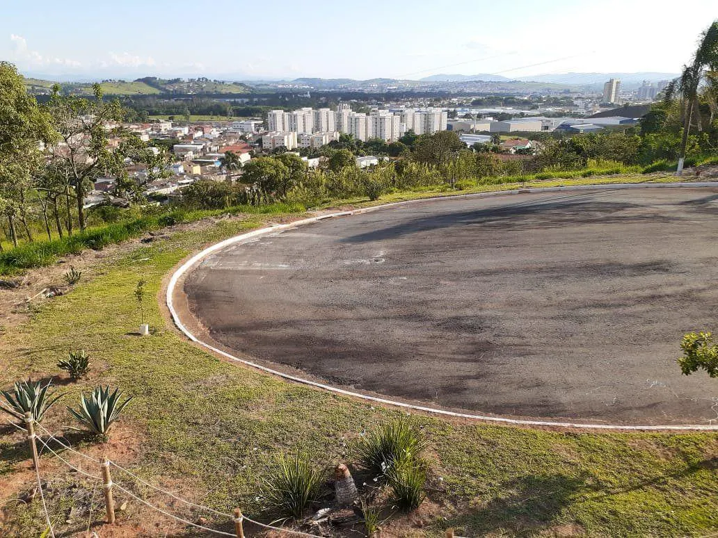 Terreno à venda de 1.569 m² em Pouso Alegre, MG, Brasil