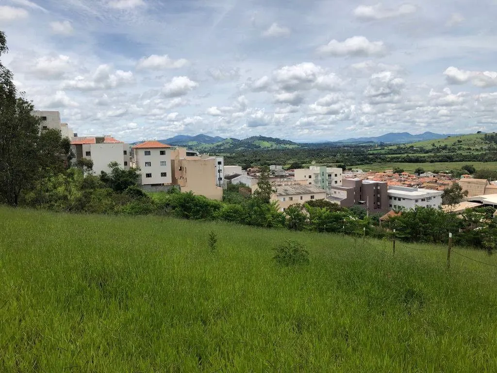 Terreno à venda de 1.569 m² em Pouso Alegre, MG, Brasil