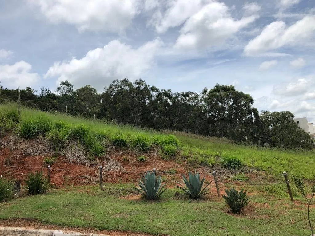 Terreno à venda de 1.569 m² em Pouso Alegre, MG, Brasil