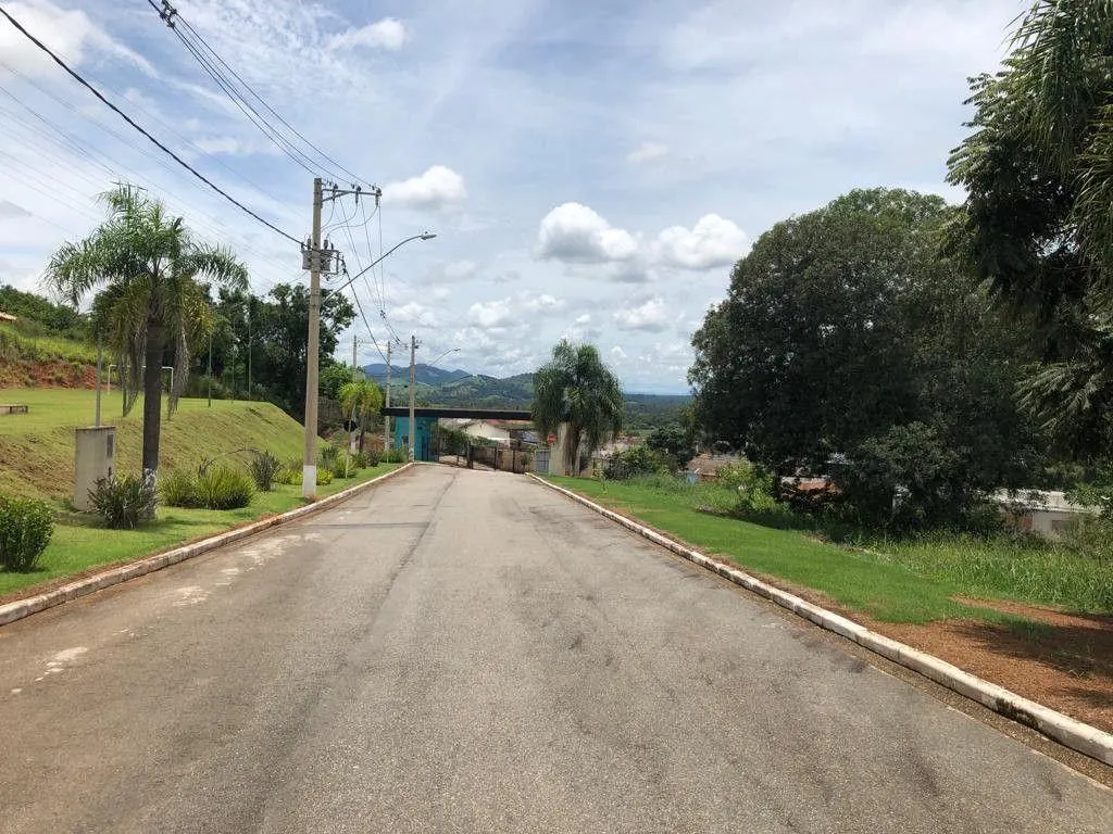 Terreno à venda de 1.569 m² em Pouso Alegre, MG, Brasil