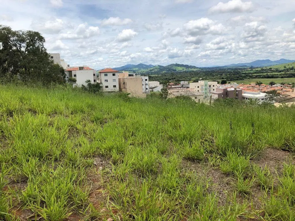 Terreno à venda de 1.569 m² em Pouso Alegre, MG, Brasil