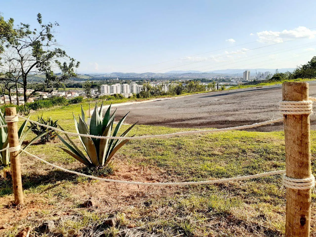 Terreno à venda de 1.569 m² em Pouso Alegre, MG, Brasil